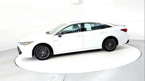 2020 Toyota Avalon Hybrid XSE