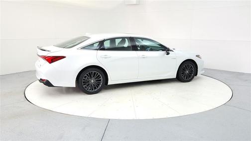 2020 Toyota Avalon Hybrid XSE