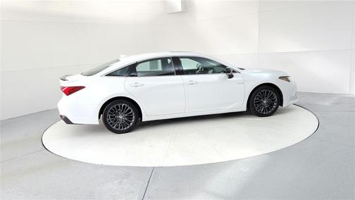 2020 Toyota Avalon Hybrid XSE