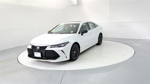 2020 Toyota Avalon Hybrid XSE