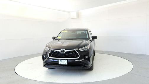 Midnight Black Metallic 2024 Toyota Highlander XLE