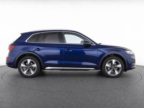 Navarra Blue Metallic 2023 Audi Q5 40 Premium Plus