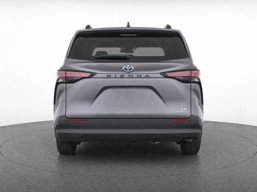 Predawn Gray Mica 2022 Toyota Sienna LE