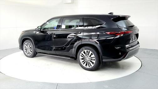 2025 Toyota Highlander Platinum