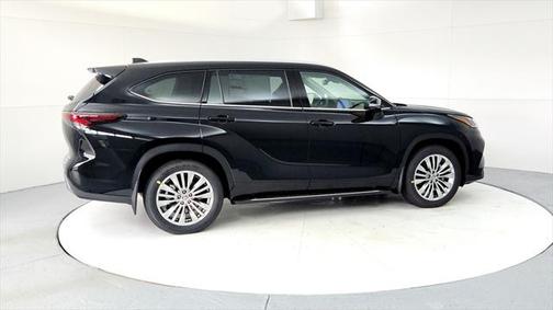 2025 Toyota Highlander Platinum