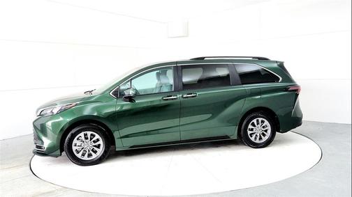 2024 Toyota Sienna XLE