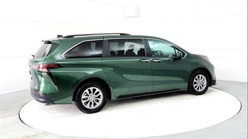 2024 Toyota Sienna XLE