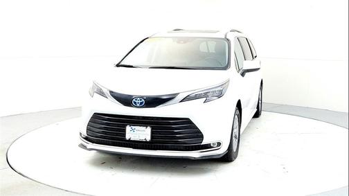 2024 Toyota Sienna XLE