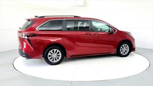 2023 Toyota Sienna LE