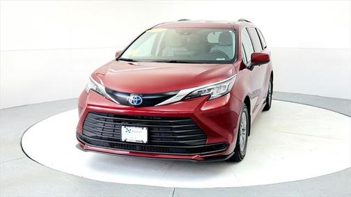 2023 Toyota Sienna LE