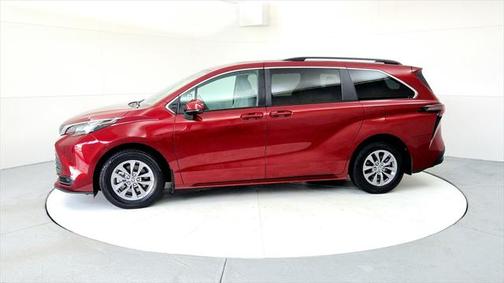 2023 Toyota Sienna LE