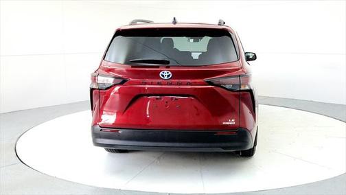 2023 Toyota Sienna LE
