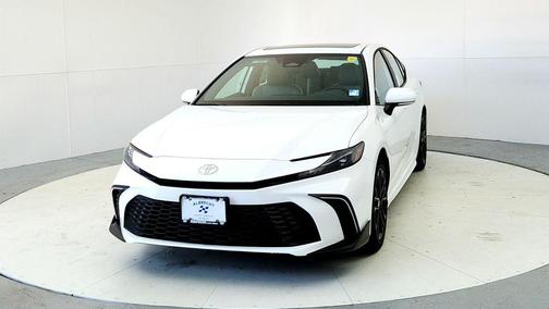 Ice Cap 2026 Toyota Camry SE