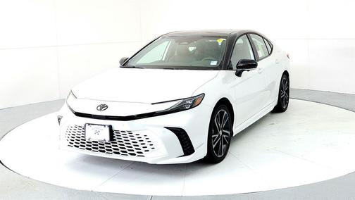 Wind Chill Pearl w/Midnight Black Metallic Roof 2026 Toyota Camry XSE