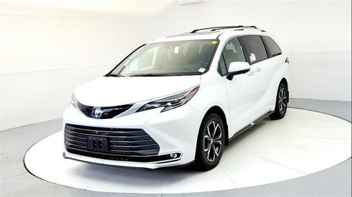 2025 Toyota Sienna Platinum