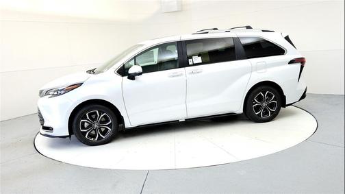 2025 Toyota Sienna Platinum