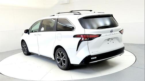 2025 Toyota Sienna Platinum