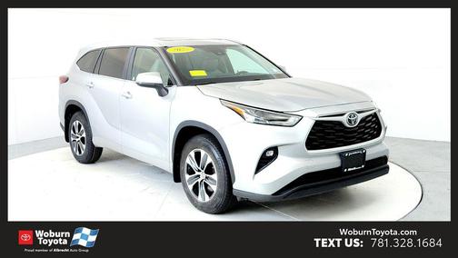 Celestial Silver Metallic 2025 Toyota Highlander Hybrid XLE