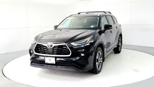 Midnight Black Metallic 2023 Toyota Highlander XLE