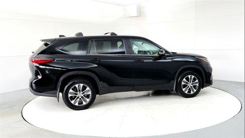 Midnight Black Metallic 2023 Toyota Highlander XLE
