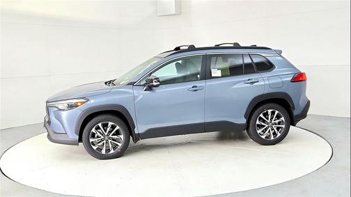 2025 Toyota Corolla Cross XLE