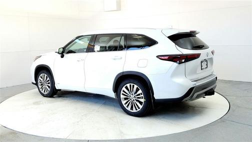 2026 Toyota Highlander Hybrid Platinum