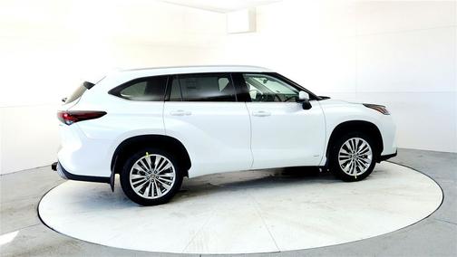 2026 Toyota Highlander Hybrid Platinum