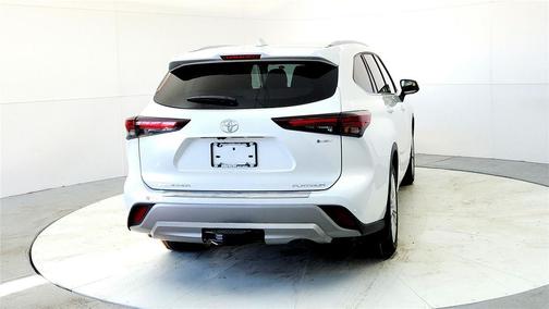 2026 Toyota Highlander Hybrid Platinum