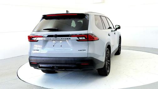 Cement 2026 Toyota Highlander Hybrid Base
