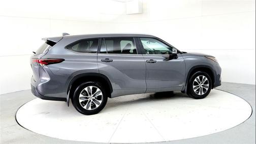 Magnetic Gray Metallic 2024 Toyota Highlander Hybrid XLE