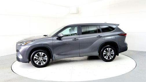 Magnetic Gray Metallic 2024 Toyota Highlander Hybrid XLE