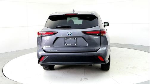 Magnetic Gray Metallic 2024 Toyota Highlander Hybrid XLE