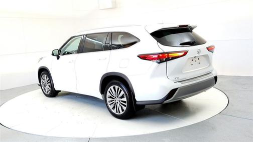 2022 Toyota Highlander Platinum