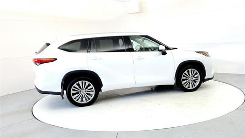 2022 Toyota Highlander Platinum