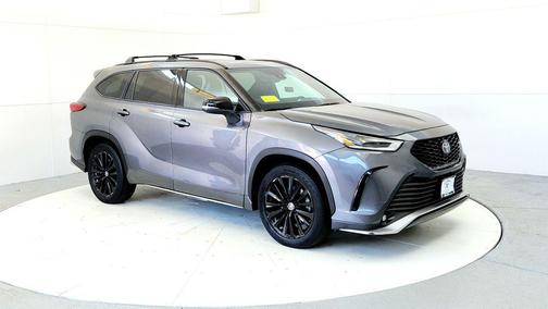 Magnetic Gray Metallic 2023 Toyota Highlander XSE