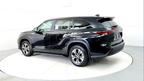 2026 Toyota Highlander Hybrid XLE