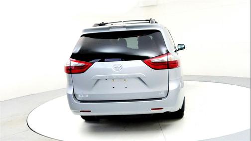 2020 Toyota Sienna XLE