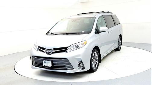 2020 Toyota Sienna XLE