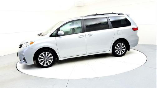 2020 Toyota Sienna XLE