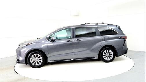 2025 Toyota Sienna XLE