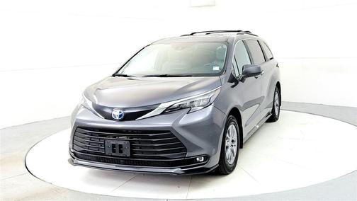 2025 Toyota Sienna XLE