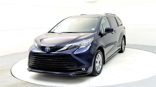 2025 Toyota Sienna XLE