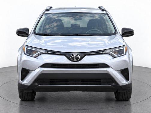 Silver Sky Metallic 2018 Toyota RAV4 LE