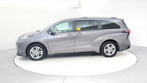 2022 Toyota Sienna Limited 7-Passenger