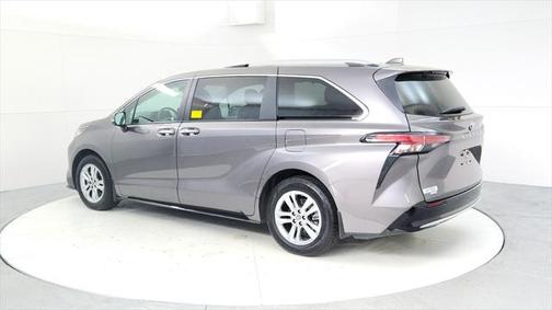 2022 Toyota Sienna Limited 7-Passenger