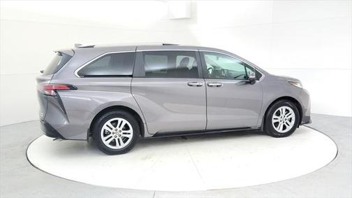 2022 Toyota Sienna Limited 7-Passenger