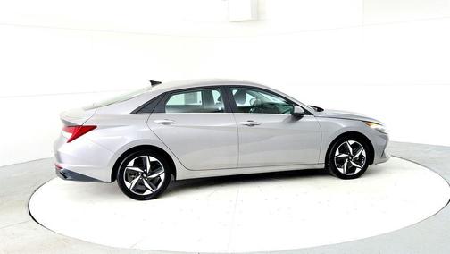 Fluid Metal 2023 Hyundai ELANTRA Limited
