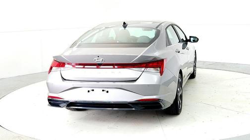 Fluid Metal 2023 Hyundai ELANTRA Limited
