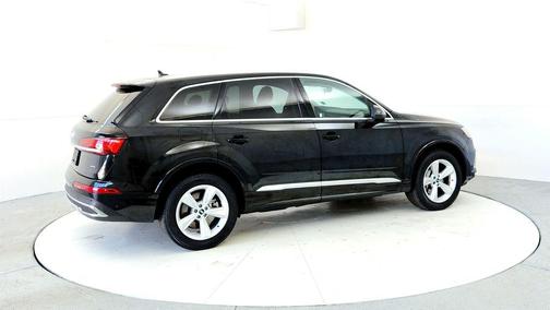Mythos Black Metallic 2022 Audi Q7 45 Premium Plus