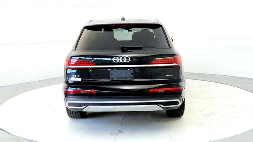 Mythos Black Metallic 2022 Audi Q7 45 Premium Plus